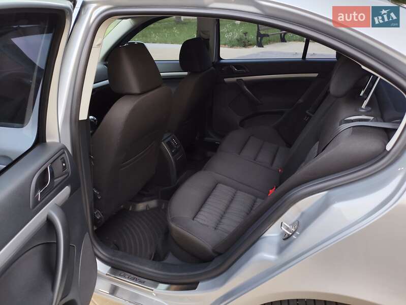 Лифтбек Skoda Octavia 2010 в Житомире