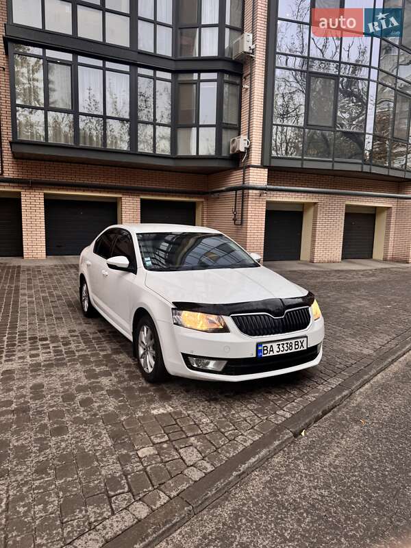 Лифтбек Skoda Octavia 2015 в Кропивницком