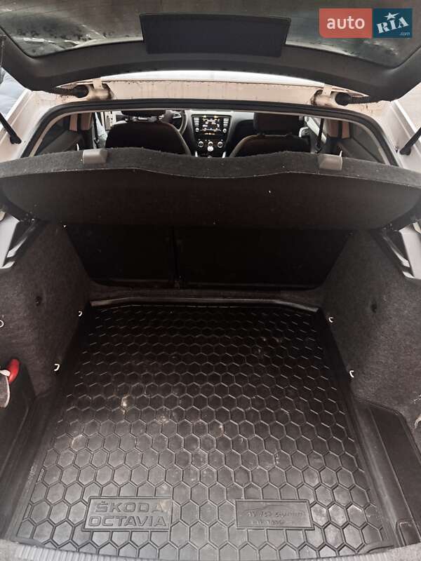 Лифтбек Skoda Octavia 2015 в Кропивницком