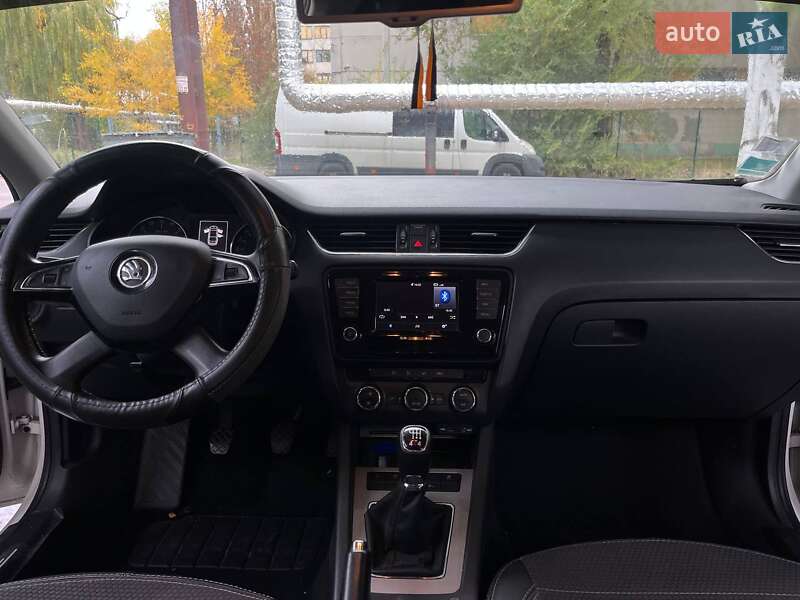 Лифтбек Skoda Octavia 2015 в Кропивницком