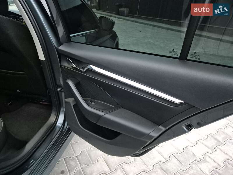 Універсал Skoda Octavia 2021 в Бережанах