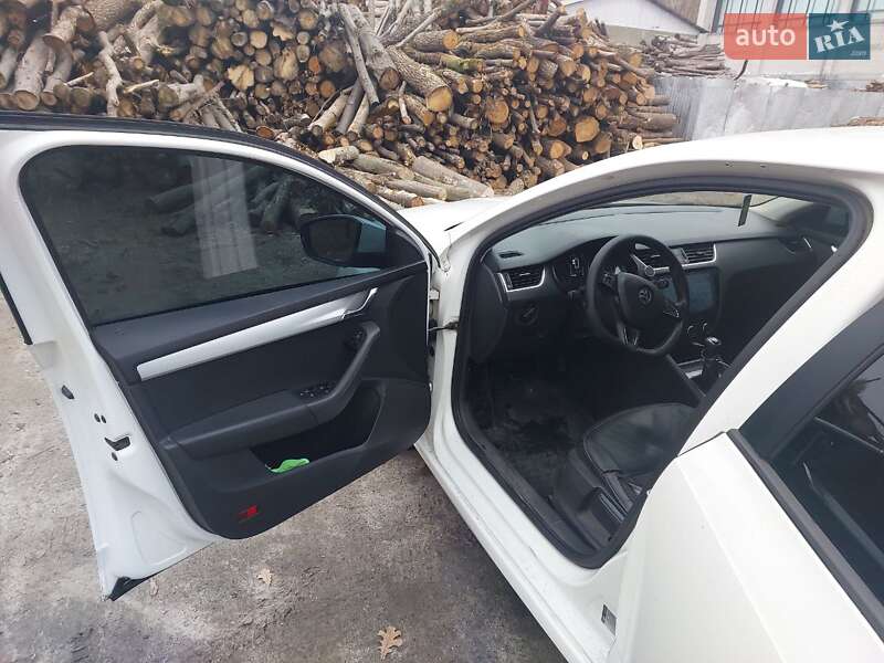 Лифтбек Skoda Octavia 2015 в Василькове