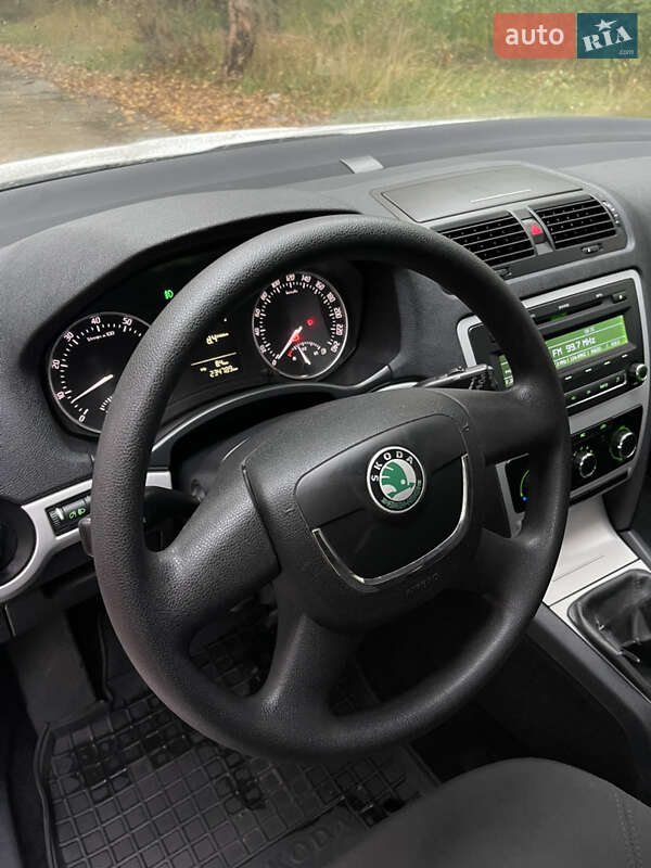 Лифтбек Skoda Octavia 2010 в Каневе фото 3 Лифтбек Skoda Octavia 2010 в Каневе