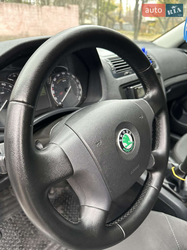 Ліфтбек Skoda Octavia 2006 в Кам'янському
