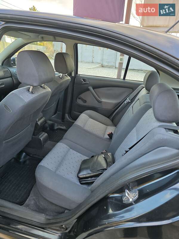 Лифтбек Skoda Octavia 2003 в Днепре