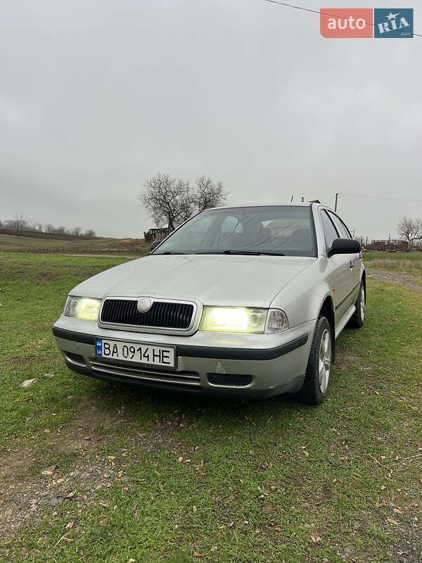 Лифтбек Skoda Octavia 2000 в Софиевке фото 2 Лифтбек Skoda Octavia 2000 в Софиевке