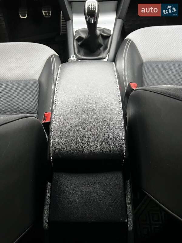 Универсал Skoda Octavia 2010 в Сарнах