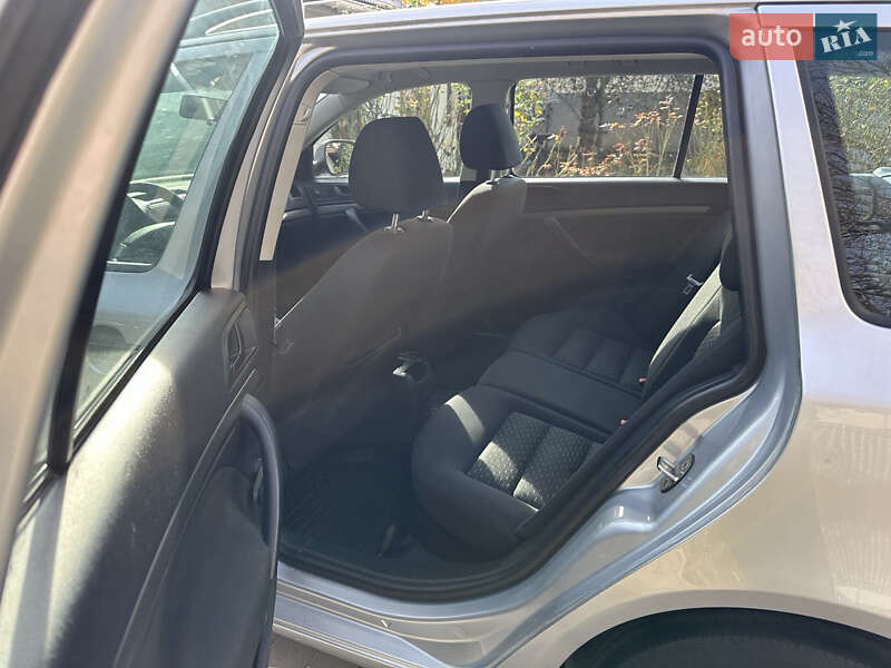 Універсал Skoda Octavia 2011 в Чернівцях