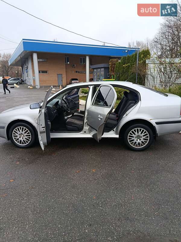 Лифтбек Skoda Octavia 2002 в Киеве