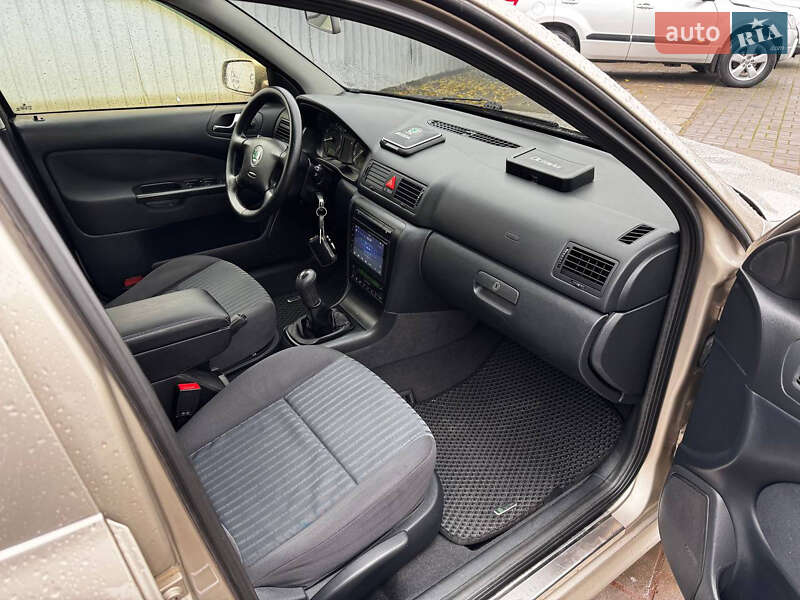 Лифтбек Skoda Octavia 2005 в Днепре