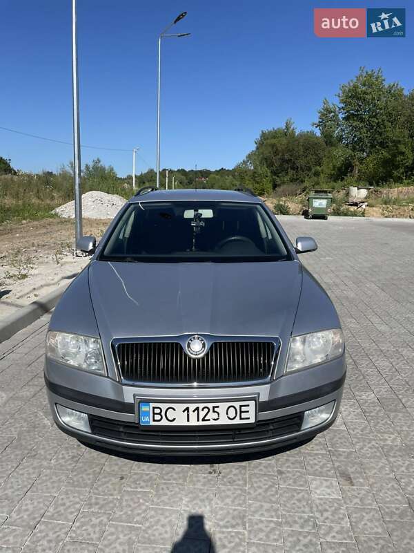 Универсал Skoda Octavia 2008 в Новояворовске