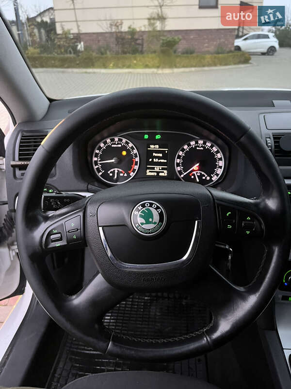 Лифтбек Skoda Octavia 2010 в Золочеве