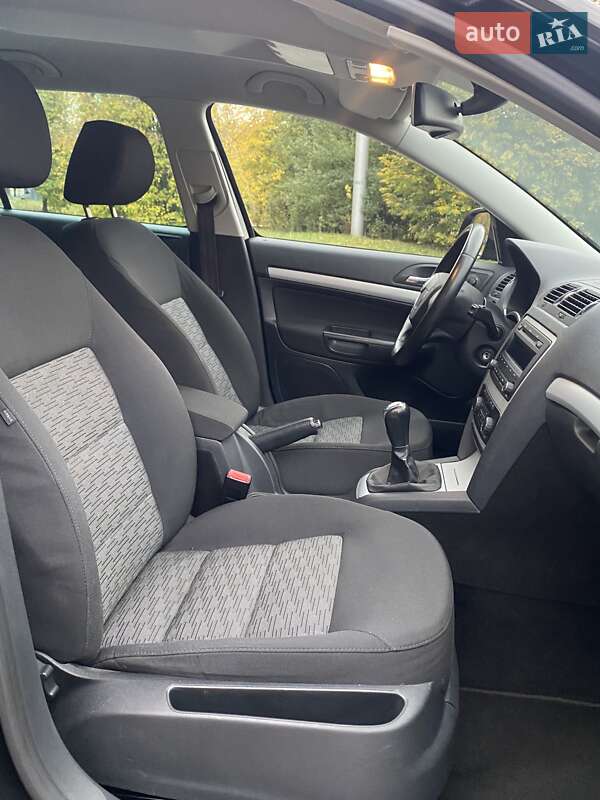 Универсал Skoda Octavia 2010 в Полтаве