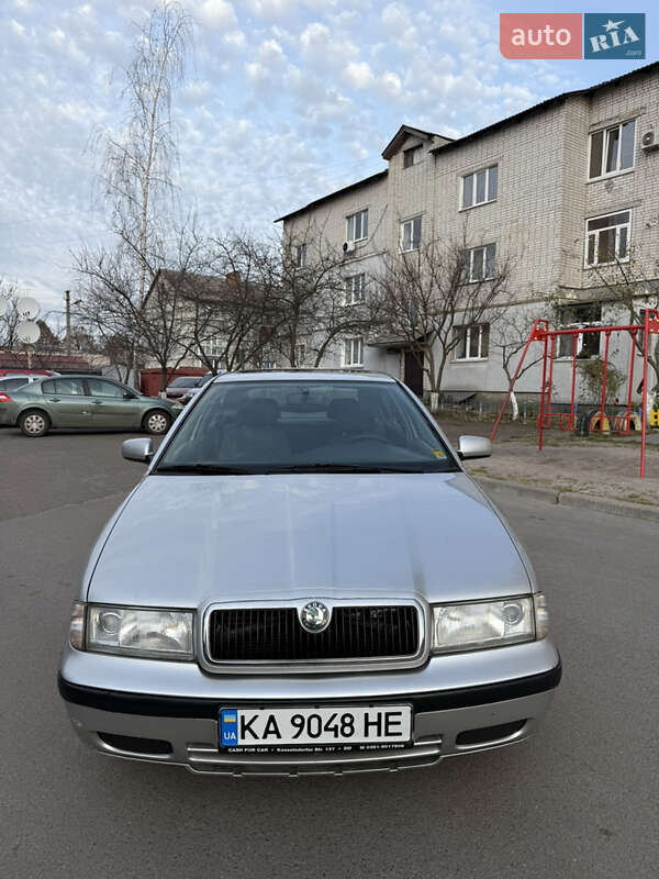 Лифтбек Skoda Octavia 1998 в Чернигове