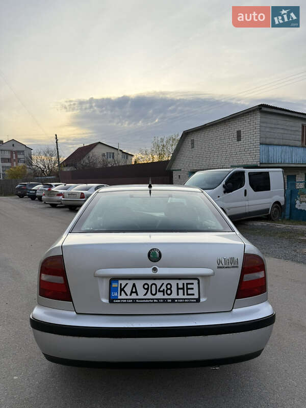 Лифтбек Skoda Octavia 1998 в Чернигове
