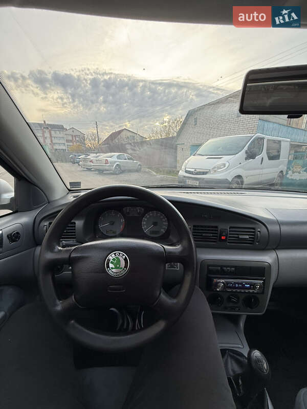 Лифтбек Skoda Octavia 1998 в Чернигове