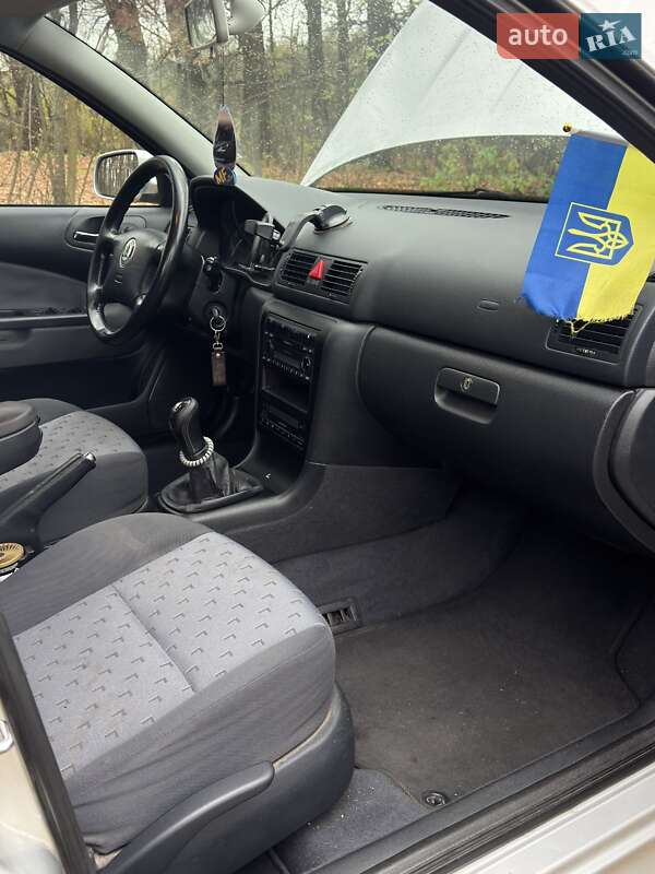 Лифтбек Skoda Octavia 2002 в Онуфриевке