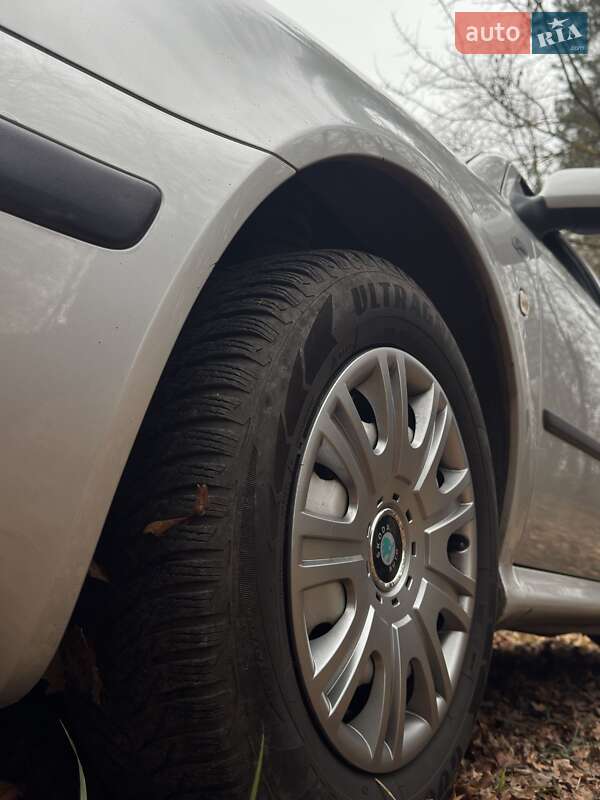 Лифтбек Skoda Octavia 2002 в Онуфриевке