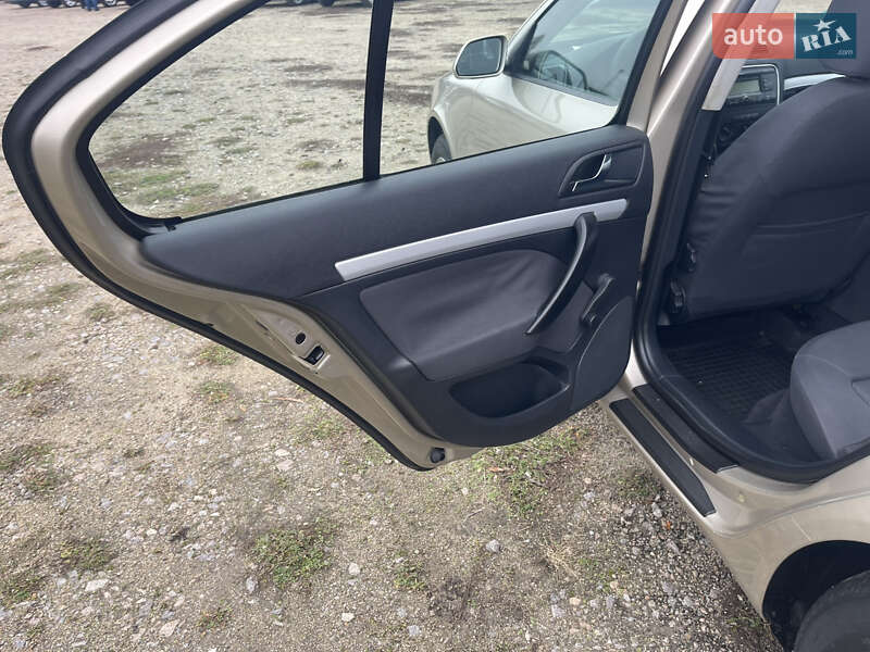 Лифтбек Skoda Octavia 2005 в Умани