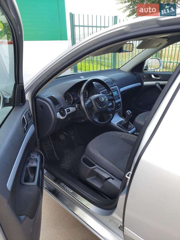Лифтбек Skoda Octavia 2011 в Южном фото 4 Лифтбек Skoda Octavia 2011 в Южном
