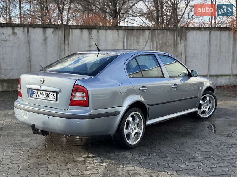 Лифтбек Skoda Octavia 2004 в Сарнах