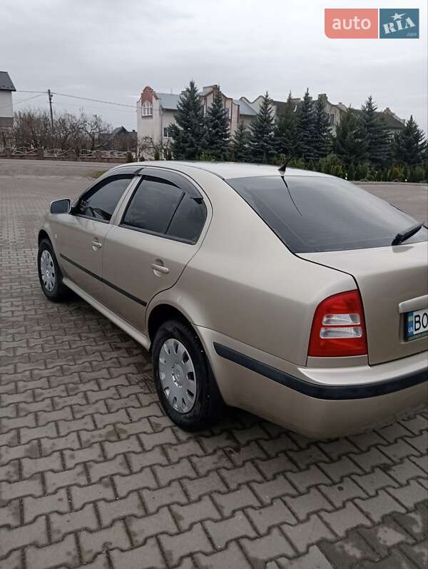 Лифтбек Skoda Octavia 2004 в Гусятине