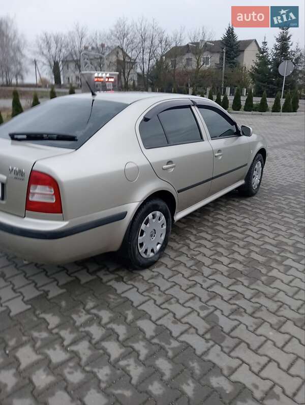 Лифтбек Skoda Octavia 2004 в Гусятине