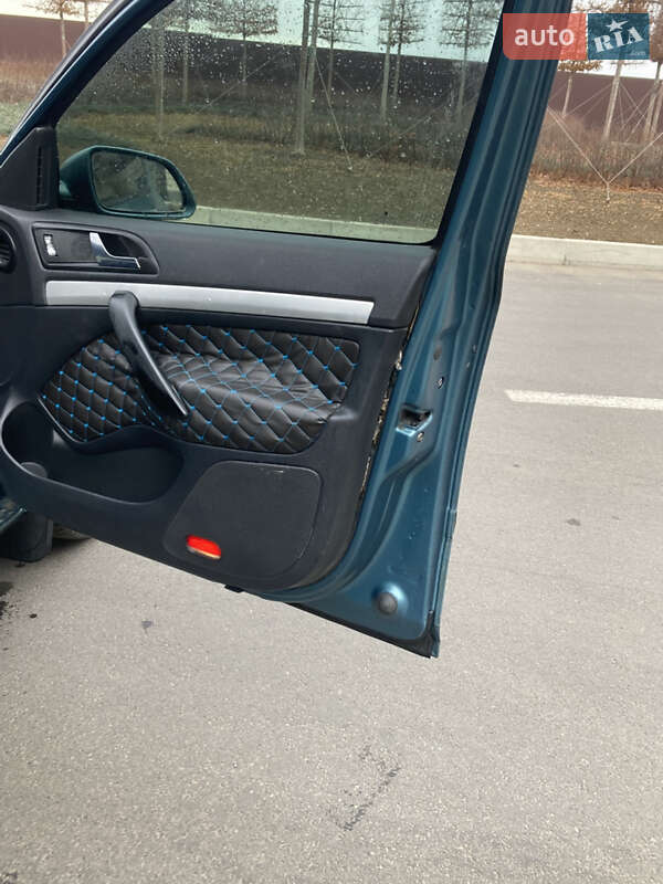 Лифтбек Skoda Octavia 2006 в Умани