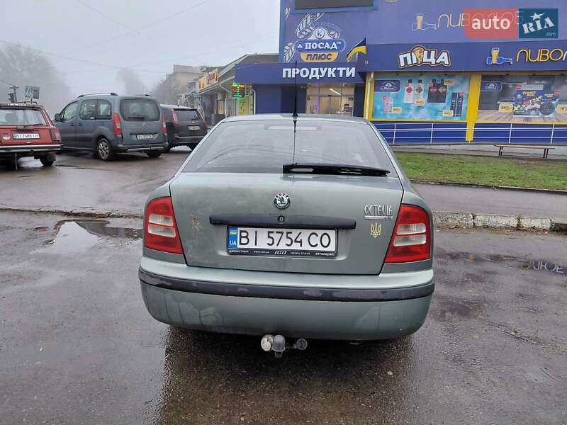 Лифтбек Skoda Octavia 2003 в Гадяче