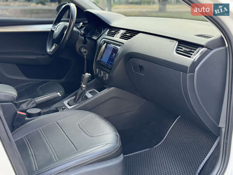 Лифтбек Skoda Octavia 2016 в Николаеве