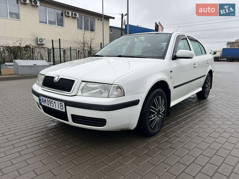 Лифтбек Skoda Octavia 2002 в Житомире