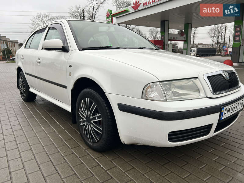 Лифтбек Skoda Octavia 2002 в Житомире