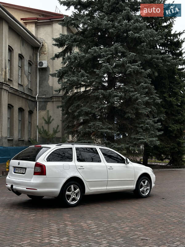 Універсал Skoda Octavia 2012 в Сумах