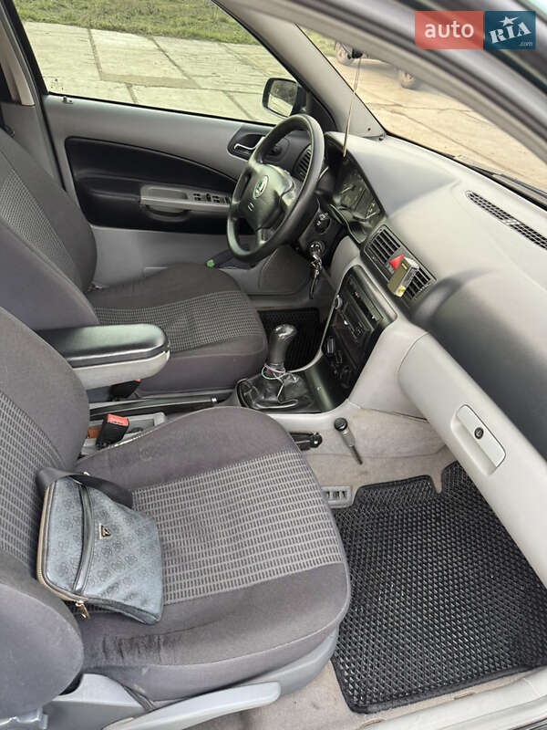 Ліфтбек Skoda Octavia 2000 в Ізюмі