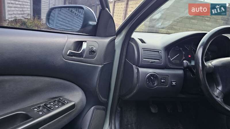 Лифтбек Skoda Octavia 2002 в Запорожье