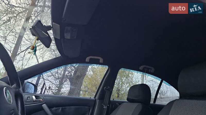 Лифтбек Skoda Octavia 2002 в Запорожье