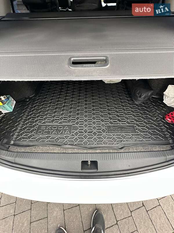 Універсал Skoda Octavia 2015 в Івано-Франківську