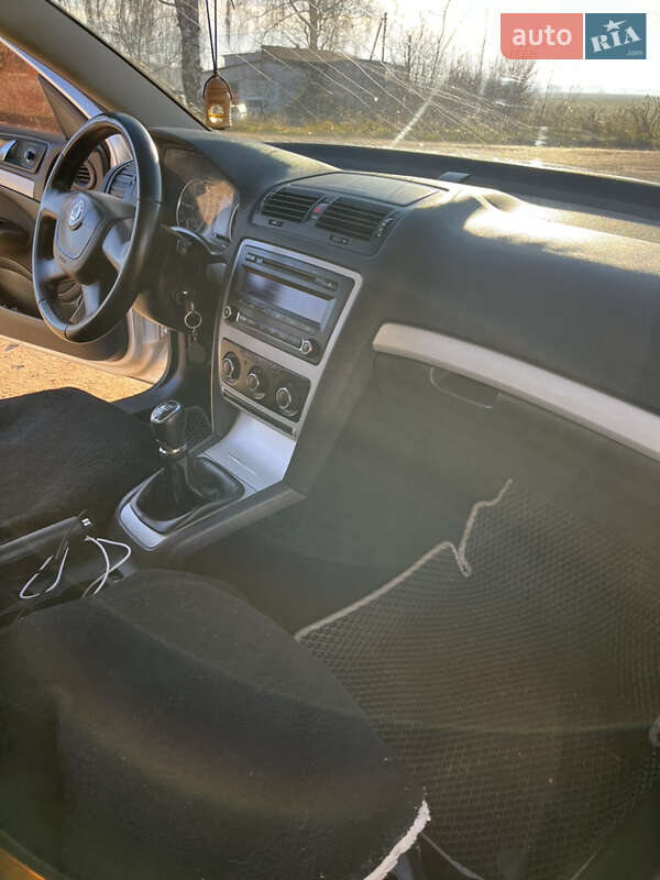 Универсал Skoda Octavia 2010 в Попельне