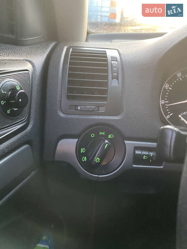 Лифтбек Skoda Octavia 2010 в Ровно