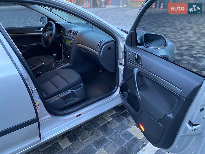 Лифтбек Skoda Octavia 2006 в Николаеве