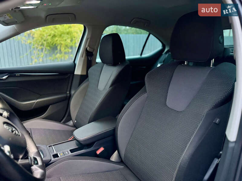 Ліфтбек Skoda Octavia 2021 в Ужгороді