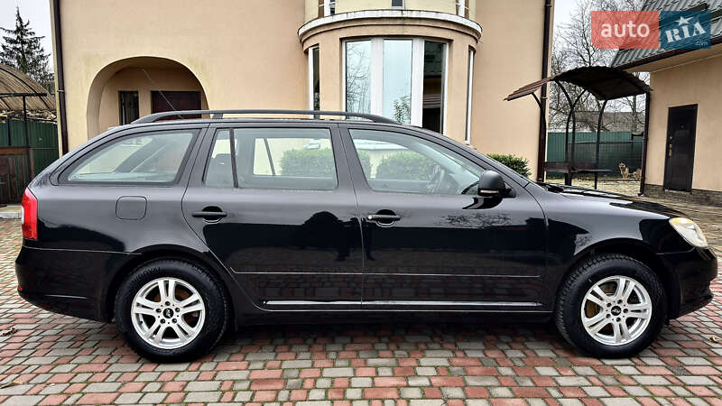 Универсал Skoda Octavia 2010 в Хороле