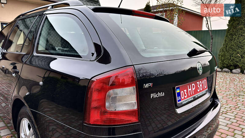 Универсал Skoda Octavia 2010 в Хороле