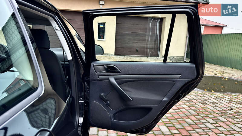 Универсал Skoda Octavia 2010 в Хороле