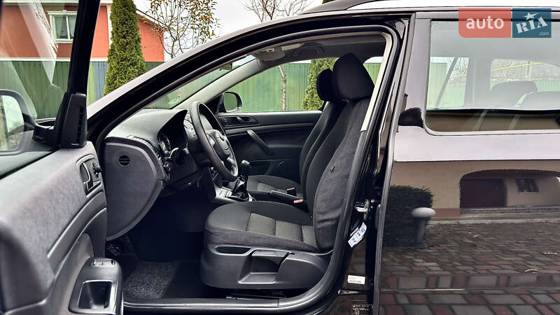 Универсал Skoda Octavia 2010 в Хороле