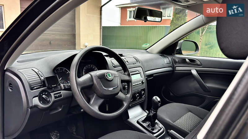 Универсал Skoda Octavia 2010 в Хороле