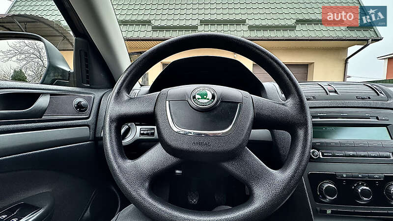 Универсал Skoda Octavia 2010 в Хороле