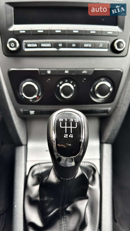 Универсал Skoda Octavia 2010 в Хороле