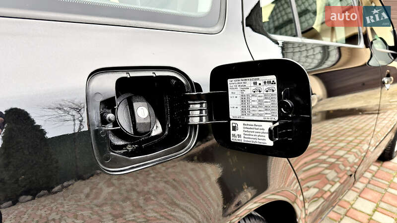 Универсал Skoda Octavia 2010 в Хороле