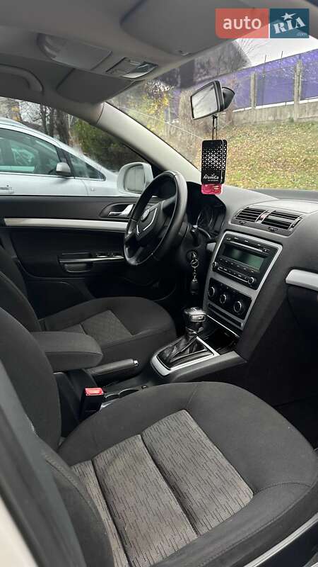 Універсал Skoda Octavia 2010 в Черкасах